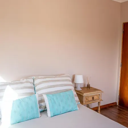 Palmeiras House - בית הארחה 4*