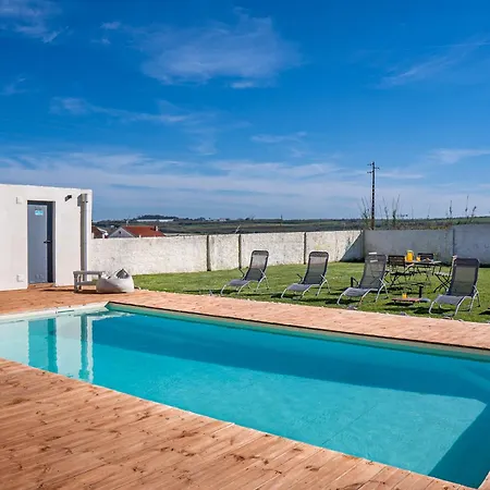 Villa Palmeiras House - *