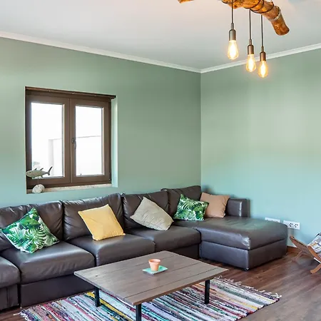 Palmeiras House - בית הארחה 4*