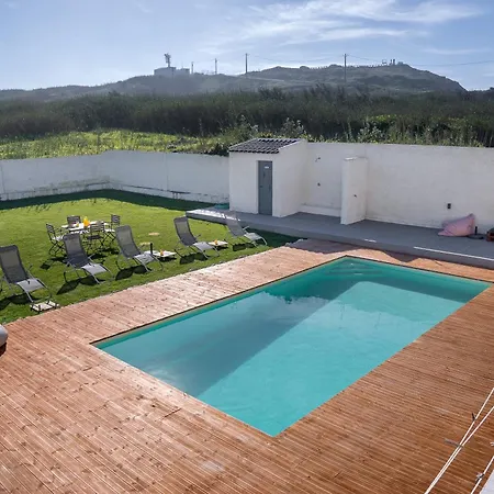 Palmeiras House - *