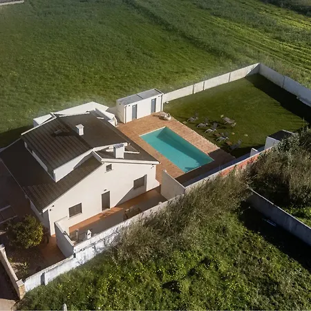 Villa Palmeiras House - *