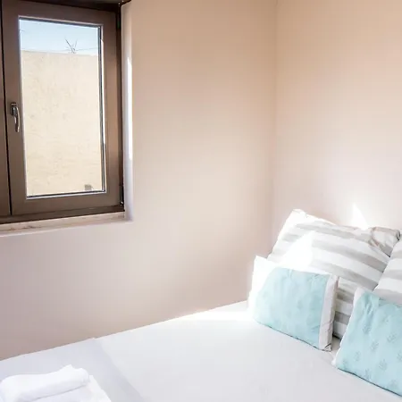 Palmeiras House - בית הארחה